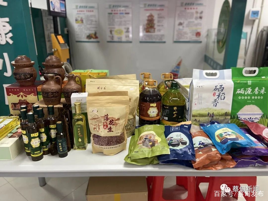 愛心助農(nóng)消費(fèi)扶貧 來(lái)鳳縣農(nóng)副產(chǎn)品展銷進(jìn)蔡甸機(jī)關(guān)單位